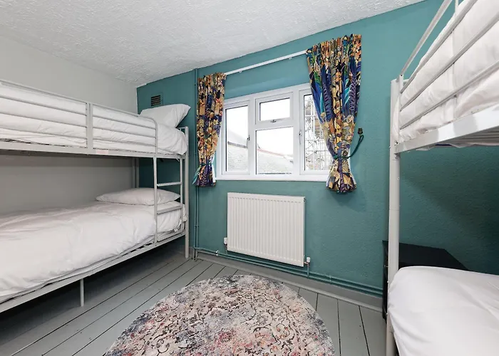 Second Nest Margate Four Bedroom Apartment